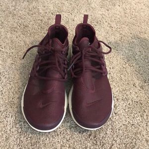 Maroon Nike Pegasus